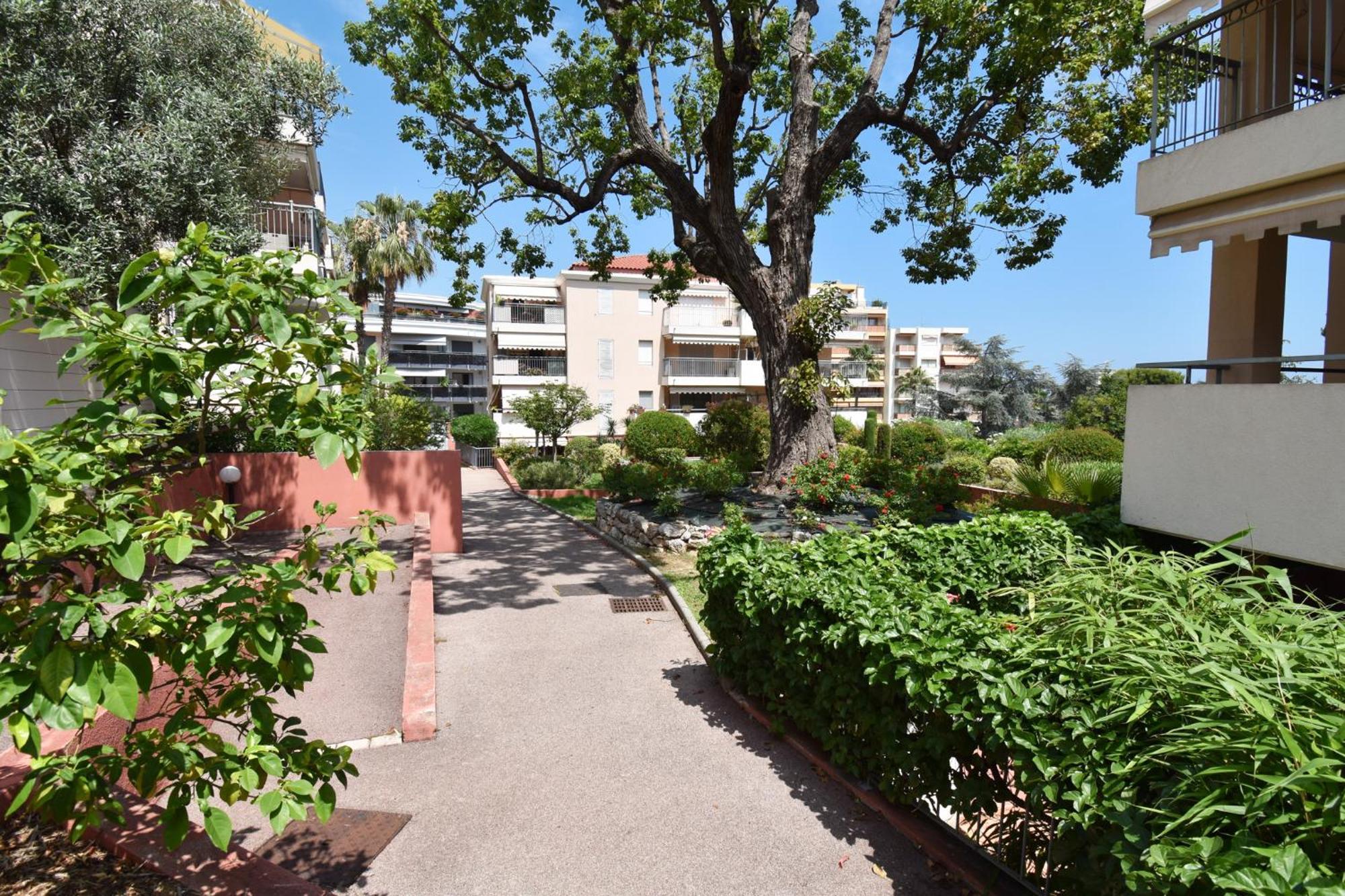 Apartamento Le Cap Soleil -Standing - Piscine Collective Et Parking Prive Rocabruna Exterior foto